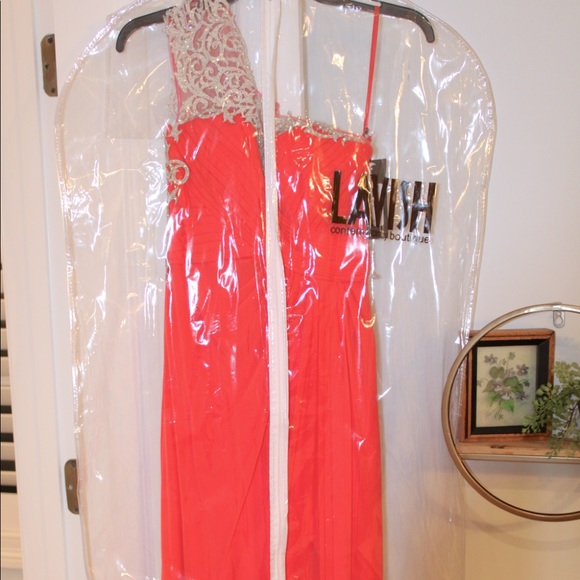 Formal dress - Picture 5 of 5